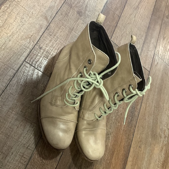 Dolce Vita Lace up Boots - Picture 3 of 8